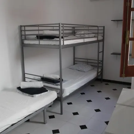 Easy Hostel *